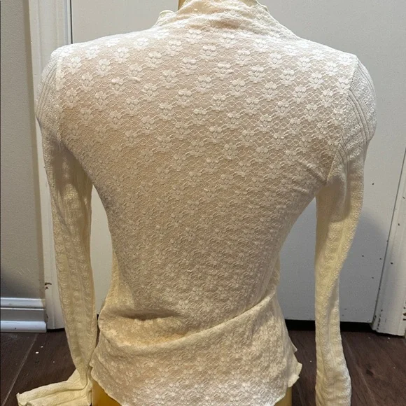 Free People Mockneck cream top… size Medium - Picture 6 of 7